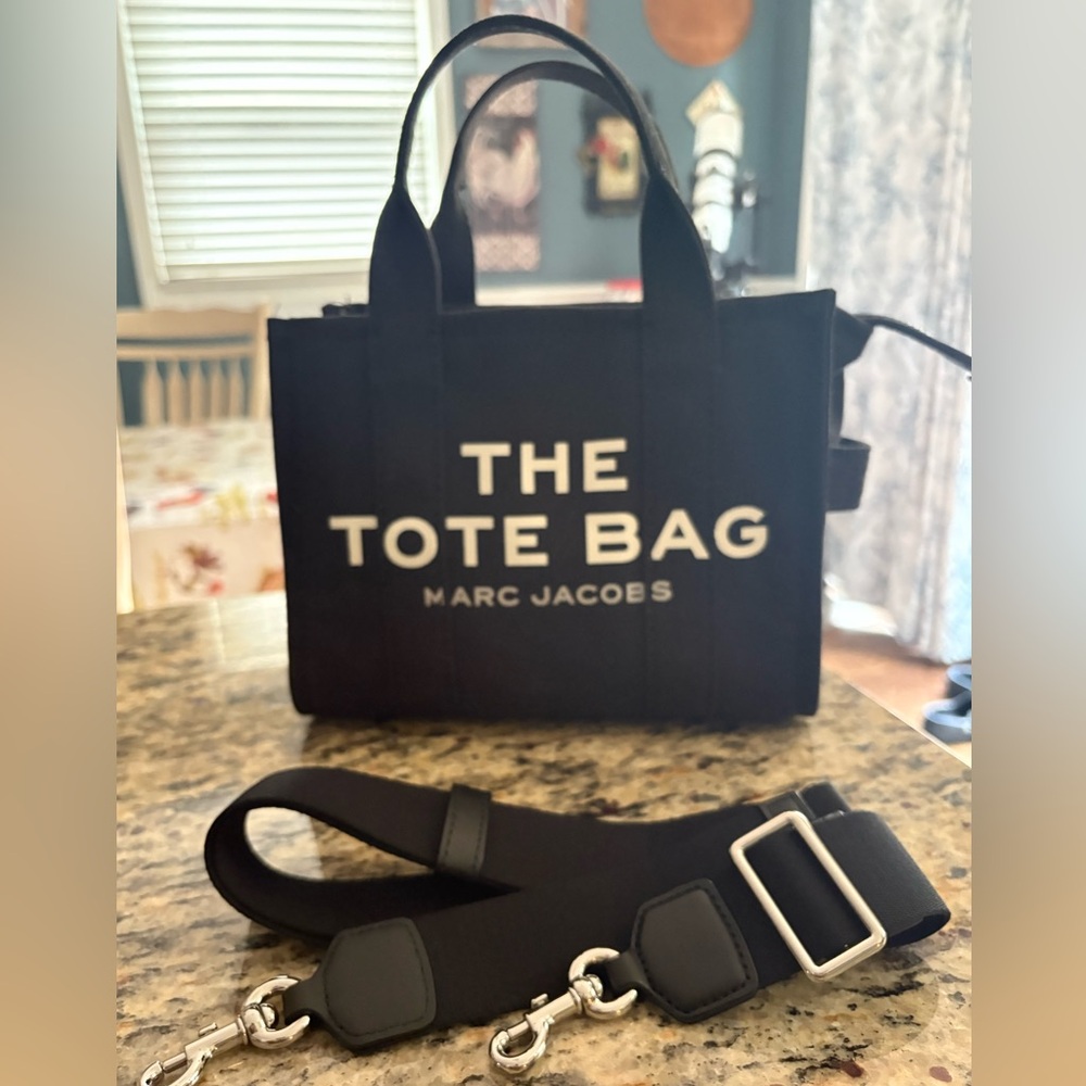 Last Call!!! Marc Jacobs The Tote Bag small bag with strap